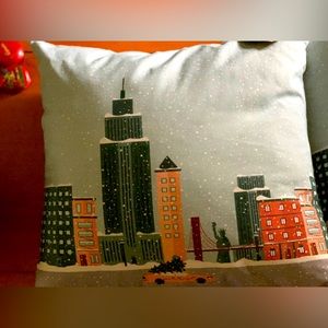 New York City pillows (2) NWT
